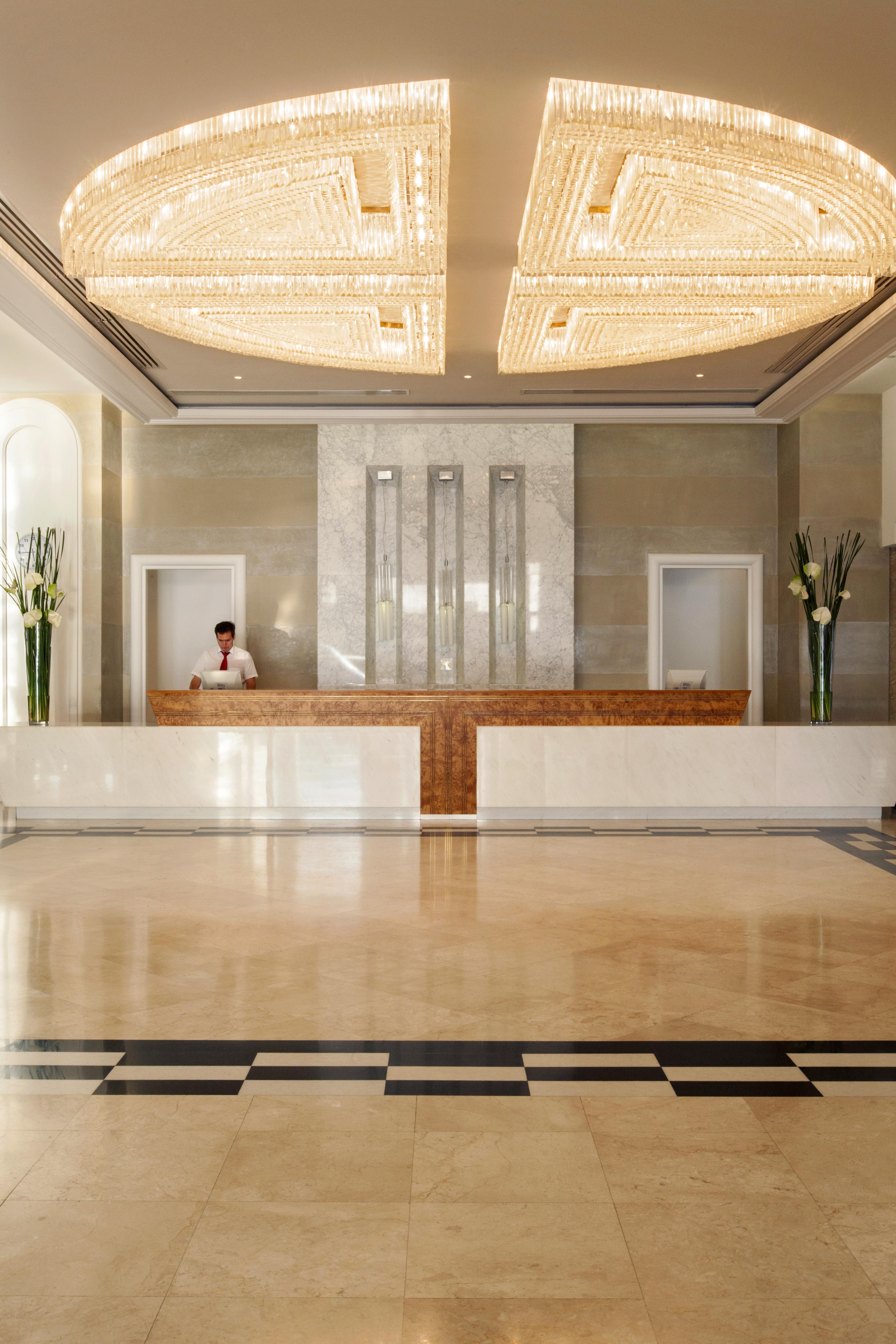 Electra Palace Rhodes 伊利索斯 外观 照片 The lobby of the hotel